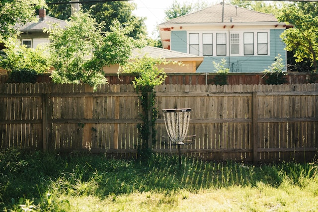 6 Tips for Choosing the Right Fence for Your Property